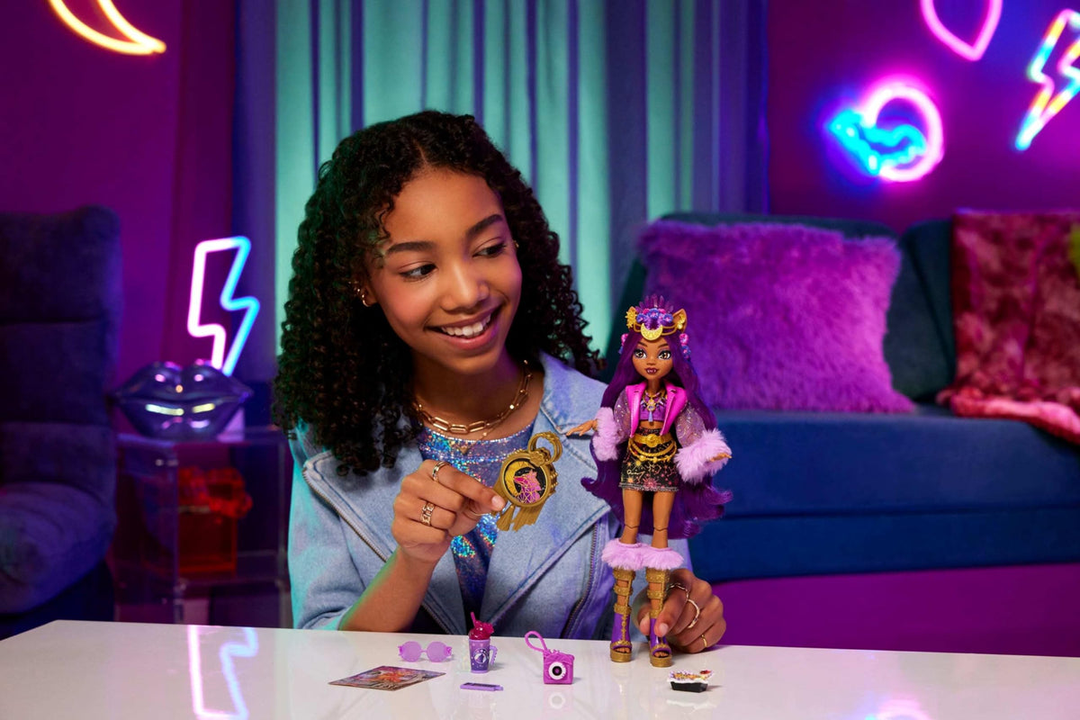 Monster High Doll with Glam Outfit & Accessories L49488