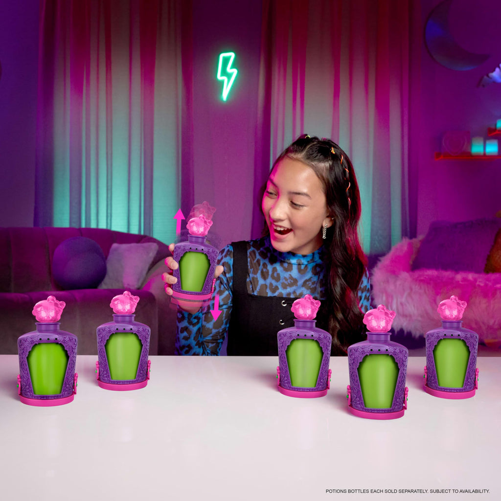 Mini Dolls and Accessories with Water Reveal & Charms E54094